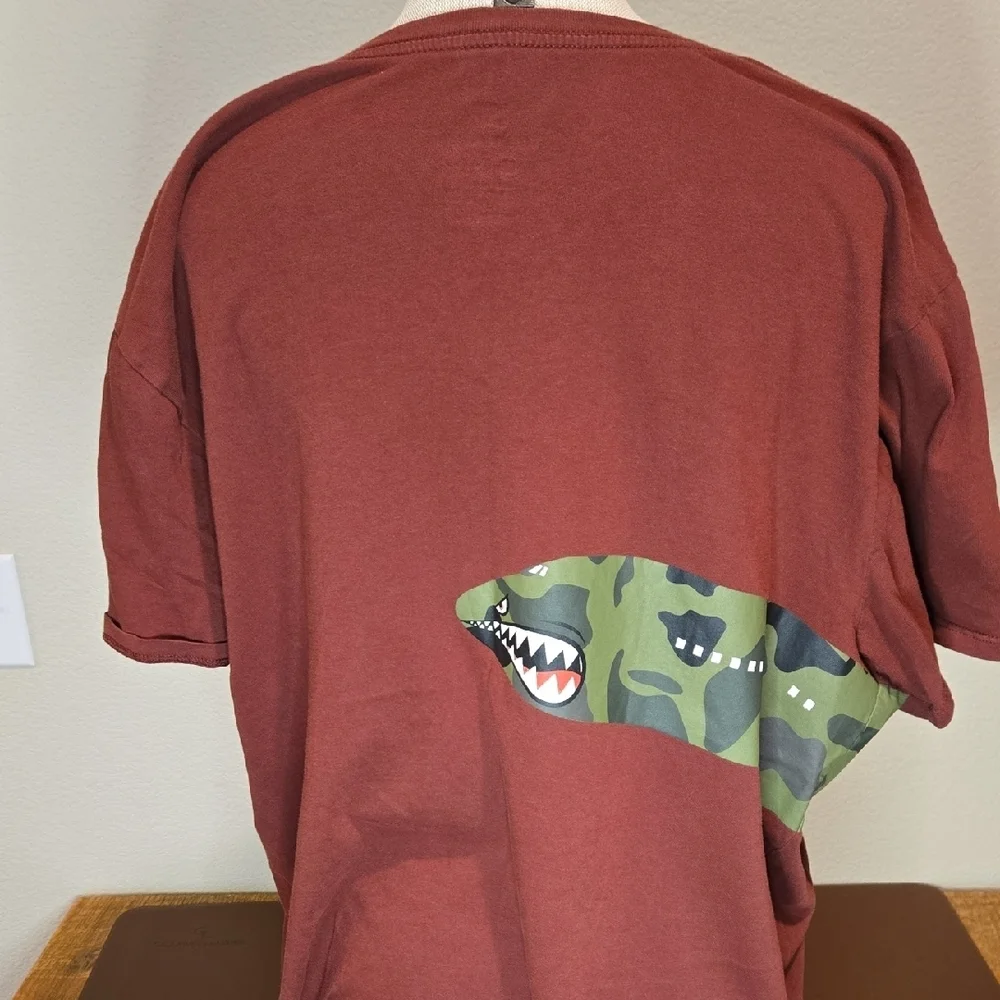 Nike Air Force 1 Bomber Maroon Camo‎ Tee